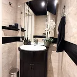 Elegant In The Quiet Center Apartment Riga
