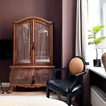 Elegant In The Quiet Center Apartment