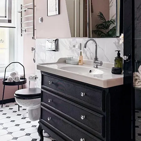 Elegant In The Quiet Center Apartment