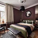 Апартаменти Elegant In The Quiet Center